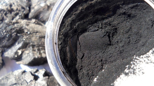 charcoal powder