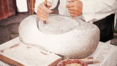 hand mill to make flour from wheat