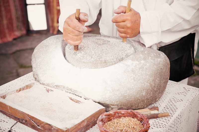 hand mill to make flour from wheat