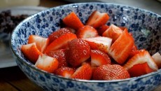 preserving strawberries