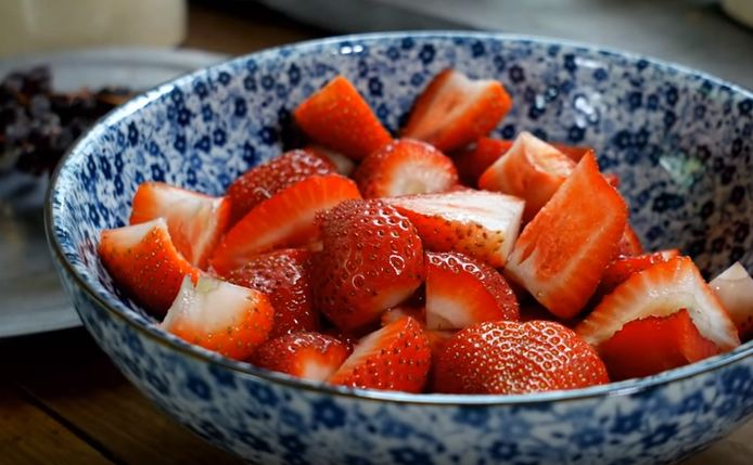 preserving strawberries