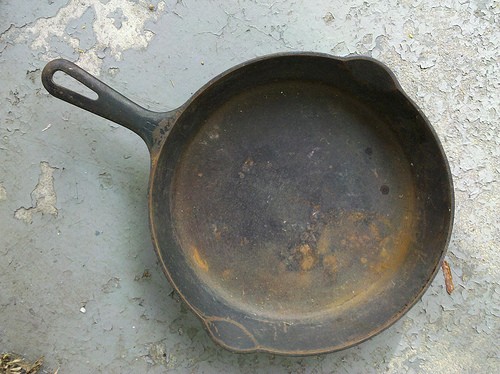 cleaning rust off of a skillet