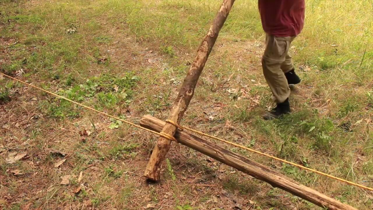 (Video) He Used Two Logs and a Rope. Just How Powerful This Trick Is