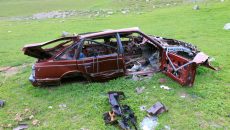 abandoned-wrecked-car