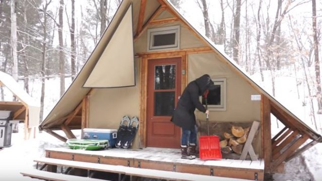 winter-tiny-house