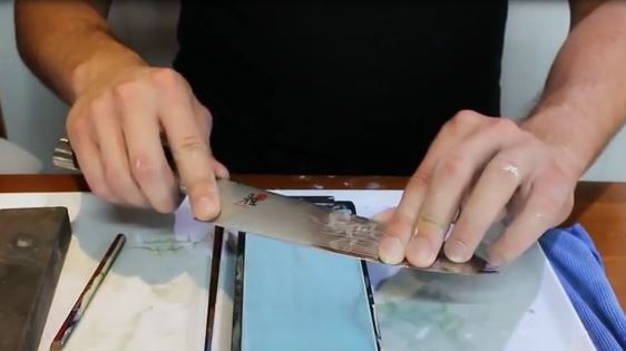 sharpening knife