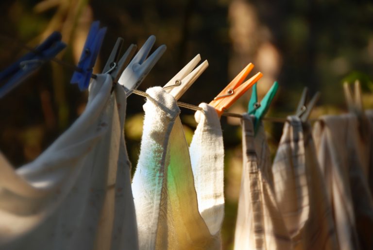 5 Excellent Tips on How to Line Dry Clothing During the Winter Die