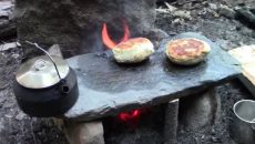 cooking-bannock-on-stone