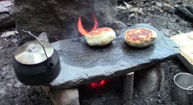 cooking-bannock-on-stone